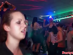 Busty Fuck პირში აღე ...