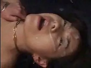 ახალგაზრდა თოჯინა არ ...