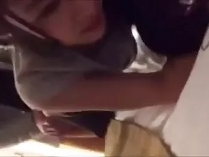 ორი blondies მქონე f ...