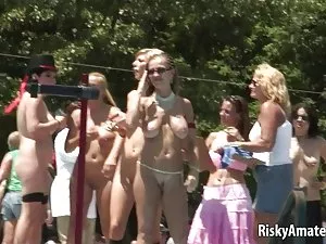 ახალგაზრდა გოგონები  ...