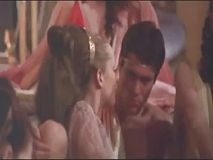 Gorgeous girls აქვს  ...